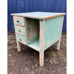 Vintage audiokastje met drie lades